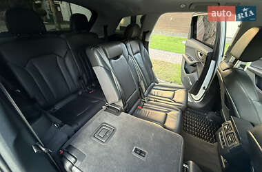 Позашляховик / Кросовер Audi Q7 2018 в 