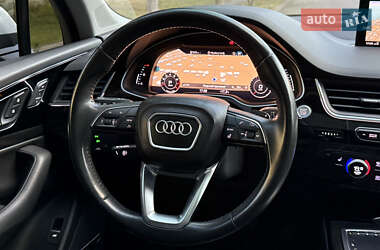 Позашляховик / Кросовер Audi Q7 2018 в 