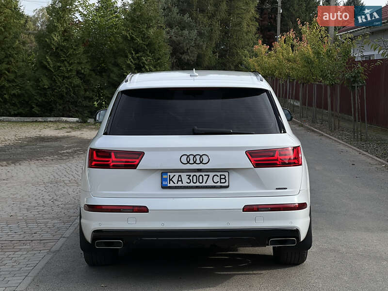Позашляховик / Кросовер Audi Q7 2017 в Ужгороді