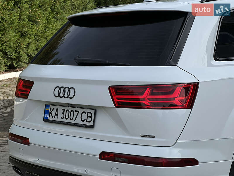 Внедорожник / Кроссовер Audi Q7 2017 в Ужгороде