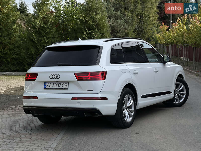 Позашляховик / Кросовер Audi Q7 2017 в Ужгороді