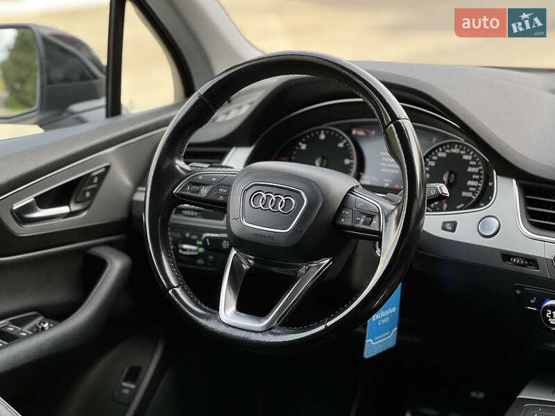 Позашляховик / Кросовер Audi Q7 2017 в Ужгороді
