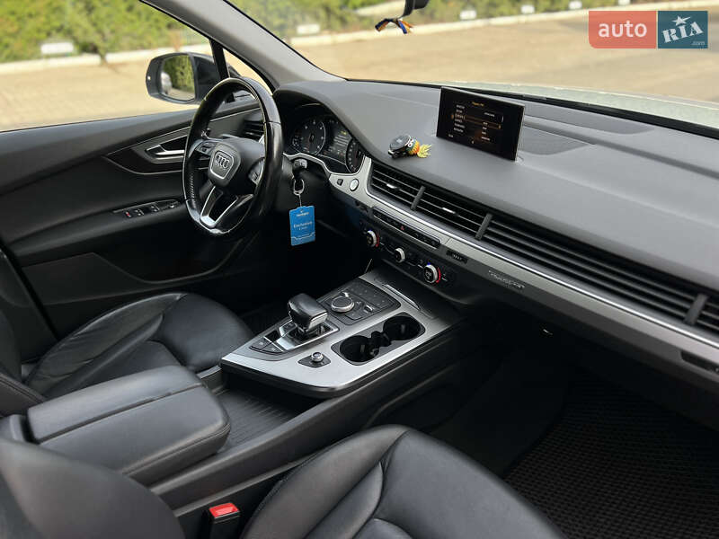 Позашляховик / Кросовер Audi Q7 2017 в Ужгороді