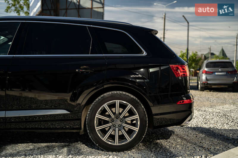 Внедорожник / Кроссовер Audi Q7 2017 в Черновцах