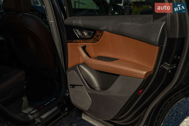Внедорожник / Кроссовер Audi Q7 2017 в Черновцах