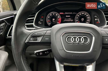 Позашляховик / Кросовер Audi Q7 2020 в 