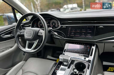 Позашляховик / Кросовер Audi Q7 2020 в 