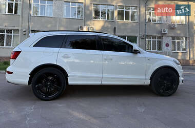 Позашляховик / Кросовер Audi Q7 2010 в 