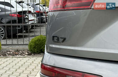 Позашляховик / Кросовер Audi Q7 2016 в 
