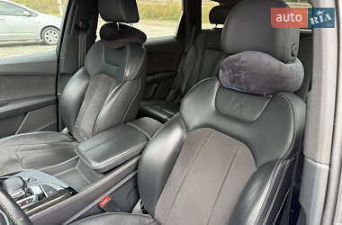 Позашляховик / Кросовер Audi Q7 2016 в 