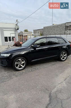 Позашляховик / Кросовер Audi Q7 2017 в 