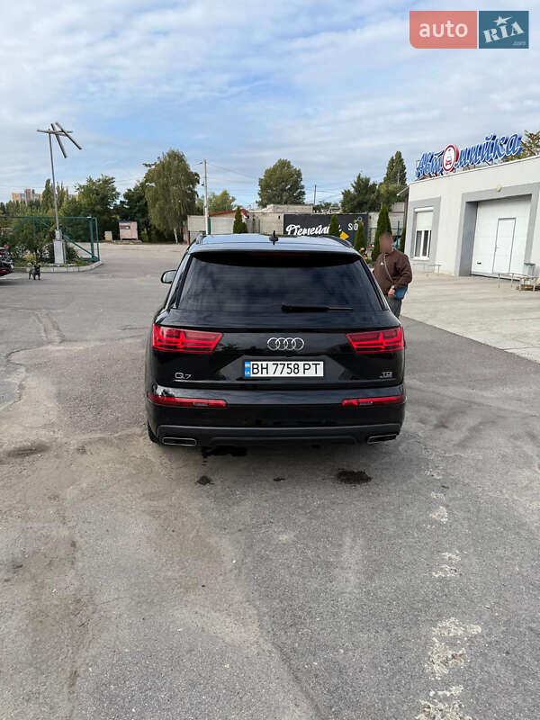 Позашляховик / Кросовер Audi Q7 2017 в Кременчуці