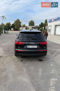 Позашляховик / Кросовер Audi Q7 2017 в 