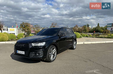 Позашляховик / Кросовер Audi Q7 2018 в 