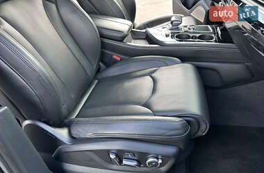 Позашляховик / Кросовер Audi Q7 2018 в 