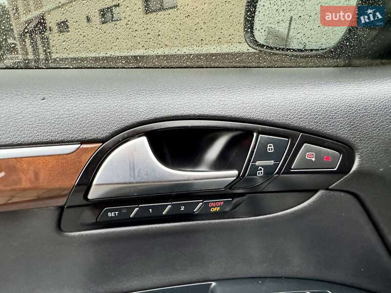 Позашляховик / Кросовер Audi Q7 2011 в Чернівцях