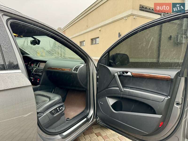 Позашляховик / Кросовер Audi Q7 2011 в Чернівцях