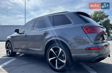 Позашляховик / Кросовер Audi Q7 2019 в 