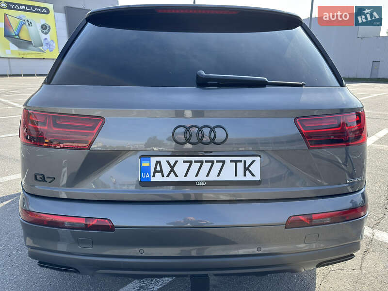 Позашляховик / Кросовер Audi Q7 2019 в Києві