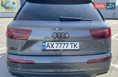 Позашляховик / Кросовер Audi Q7 2019 в 