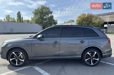 Позашляховик / Кросовер Audi Q7 2019 в 