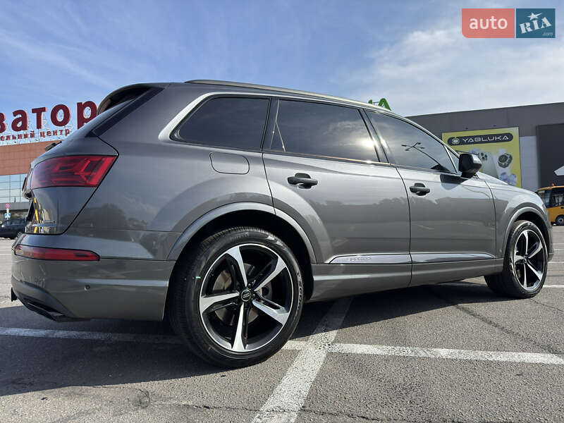 Позашляховик / Кросовер Audi Q7 2019 в Києві
