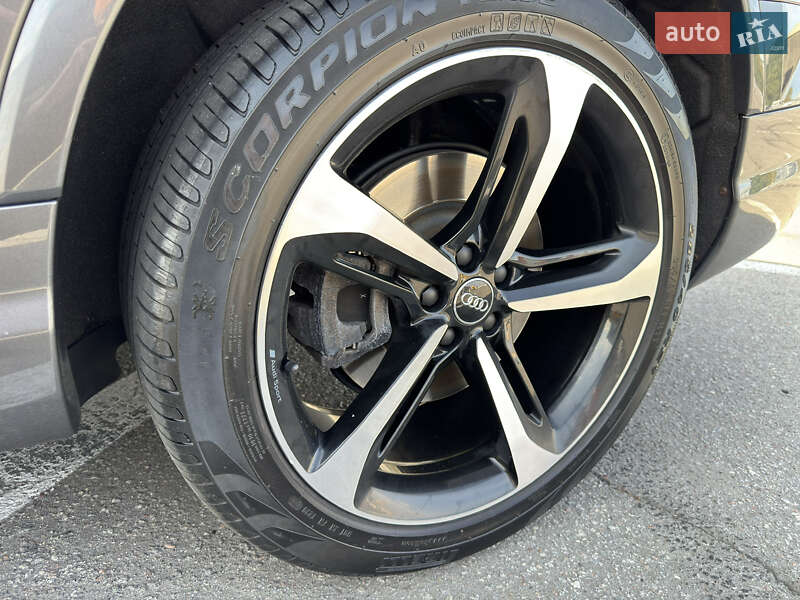 Позашляховик / Кросовер Audi Q7 2019 в Києві