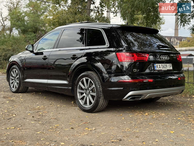 Внедорожник / Кроссовер Audi Q7 2017 в Киеве