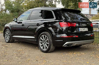 Внедорожник / Кроссовер Audi Q7 2017 в 