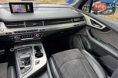 Внедорожник / Кроссовер Audi Q7 2017 в 
