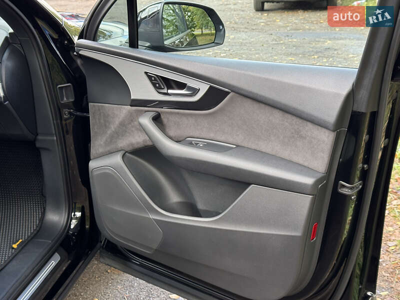 Внедорожник / Кроссовер Audi Q7 2017 в Киеве