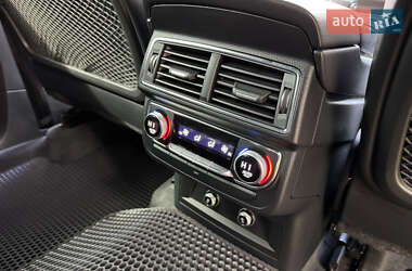 Внедорожник / Кроссовер Audi Q7 2017 в 