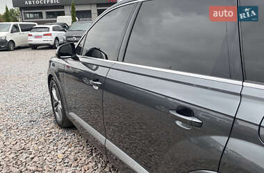 Позашляховик / Кросовер Audi Q7 2018 в 