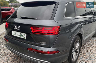 Позашляховик / Кросовер Audi Q7 2018 в 