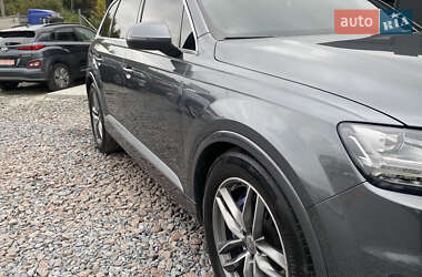 Позашляховик / Кросовер Audi Q7 2018 в 