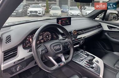 Позашляховик / Кросовер Audi Q7 2018 в 