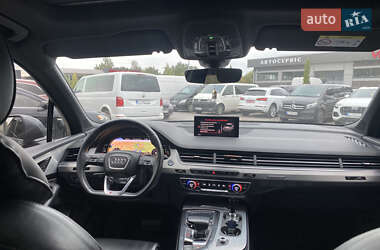 Позашляховик / Кросовер Audi Q7 2018 в 
