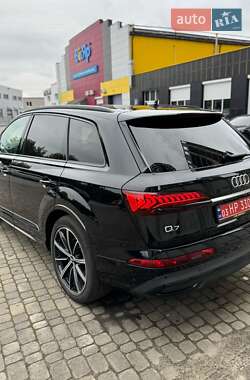 Внедорожник / Кроссовер Audi Q7 2020 в 