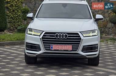 Внедорожник / Кроссовер Audi Q7 2017 в 