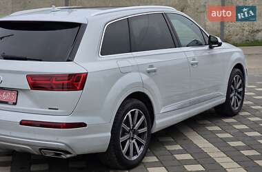Внедорожник / Кроссовер Audi Q7 2017 в 