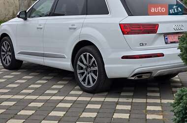Внедорожник / Кроссовер Audi Q7 2017 в 