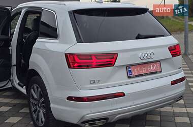 Внедорожник / Кроссовер Audi Q7 2017 в 