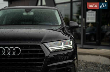 Внедорожник / Кроссовер Audi Q7 2017 в 