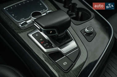 Внедорожник / Кроссовер Audi Q7 2017 в 