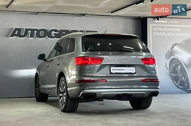 Внедорожник / Кроссовер Audi Q7 2015 в 