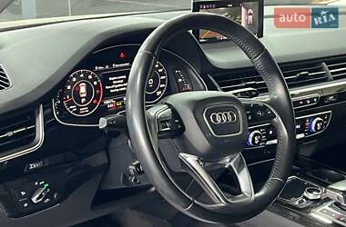 Внедорожник / Кроссовер Audi Q7 2015 в 