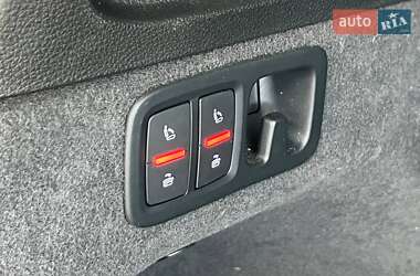 Внедорожник / Кроссовер Audi Q7 2015 в 