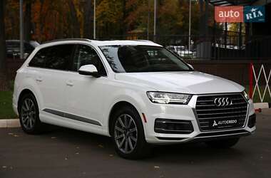 Позашляховик / Кросовер Audi Q7 2017 в 