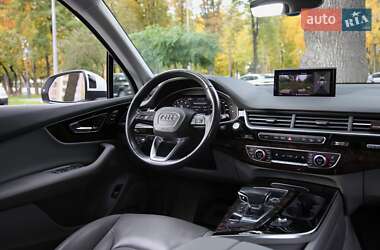 Позашляховик / Кросовер Audi Q7 2017 в 