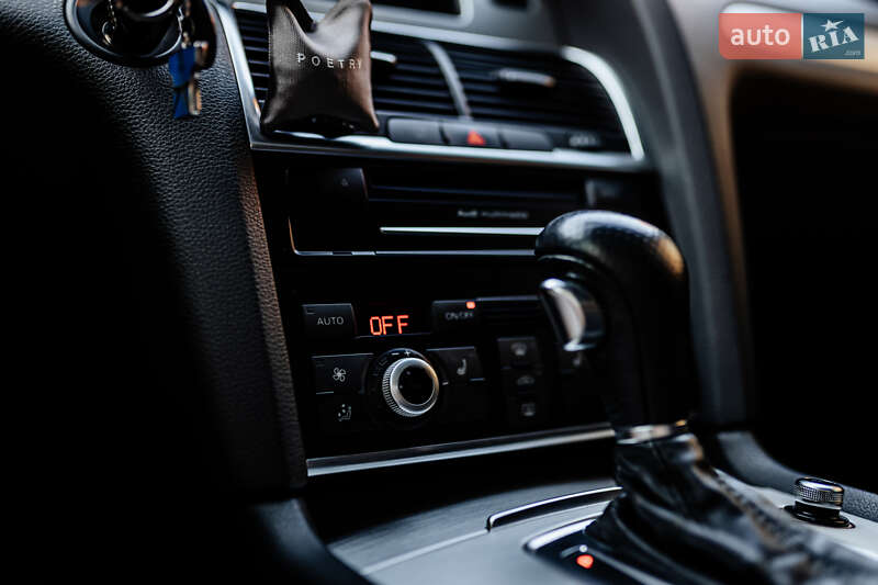 Позашляховик / Кросовер Audi Q7 2010 в Дніпрі